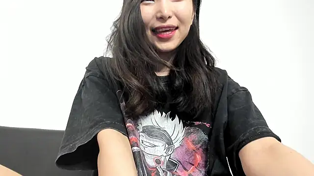 Soyun Mia online show from November 28, 2025, 4:31 pm