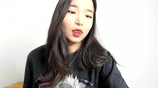 Snapshot of Soyun_Mia chatting on January 13, 2026, 4:34 pm Soyun Mia online show from January 13, 2026, 4:34 pm