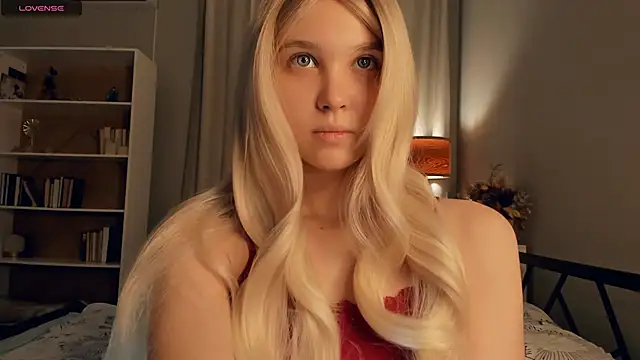 ErinBissonnette online show from October 20, 2025, 7:14 pm