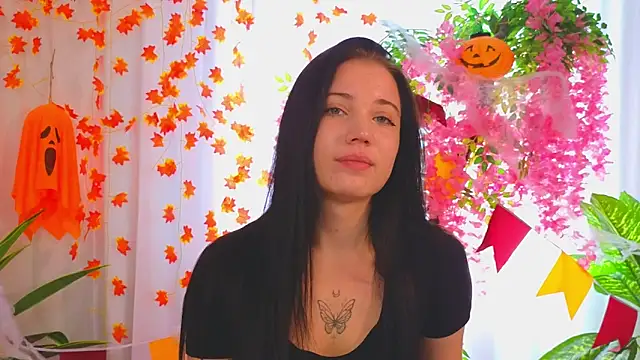 LauraHale online show from November 8, 2025, 7:52 am