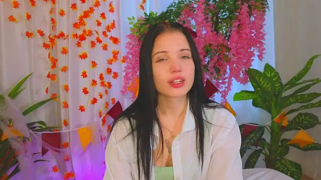 LauraHale online show from November 10, 2025, 7:40 am