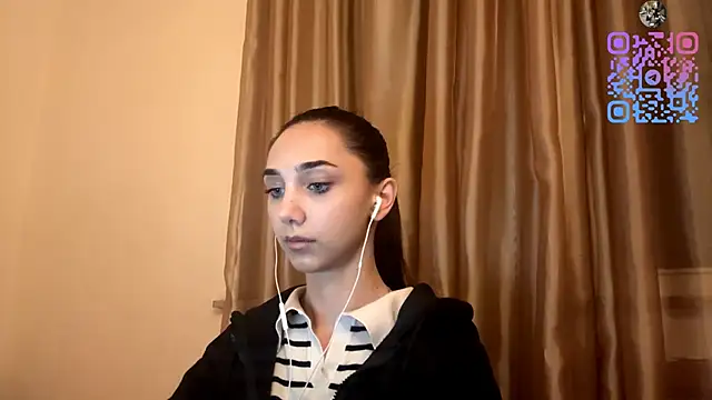 LinaMour online show from October 15, 2025, 10:10 pm