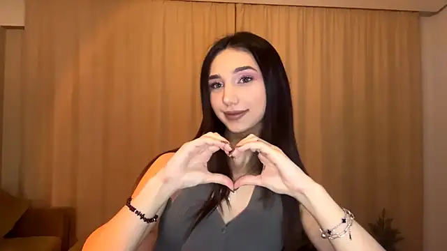 Snapshot of LinaMour chatting on February 16, 2026, 10:28 pm LinaMour online show from February 16, 2026, 10:28 pm