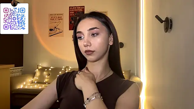 Snapshot of LinaMour chatting on February 22, 2026, 10:19 pm LinaMour online show from February 22, 2026, 10:19 pm