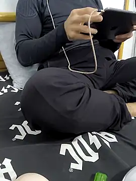 Snapshot of yazinyazin1 chatting on November 27, 2025, 1:18 am yazinyazin1 online show from November 27, 2025, 1:18 am