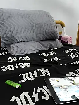 Snapshot of yazinyazin1 chatting on November 30, 2025, 9:02 am yazinyazin1 online show from November 30, 2025, 9:02 am