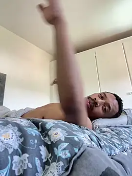 fitsexyman online show from October 16, 2025, 11:22 am