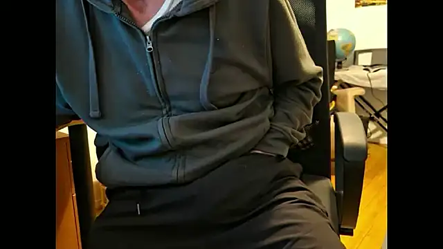 Snapshot of fituse chatting on March 9, 2026, 5:17 pm fituse online show from March 9, 2026, 5:17 pm