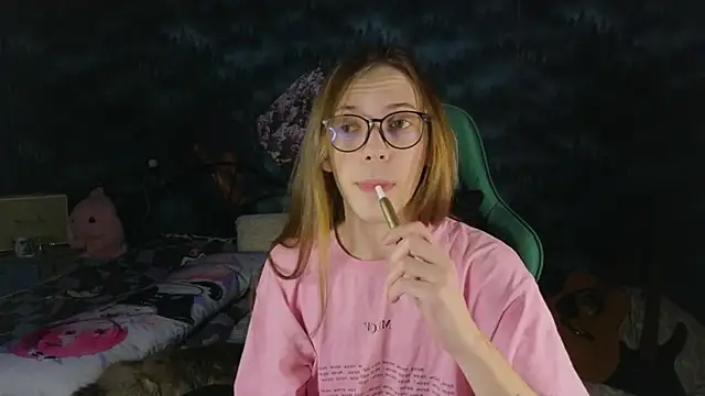 Snapshot of artass2 chatting on October 2, 2025, 9:33 pm artass2 online show from October 2, 2025, 9:33 pm