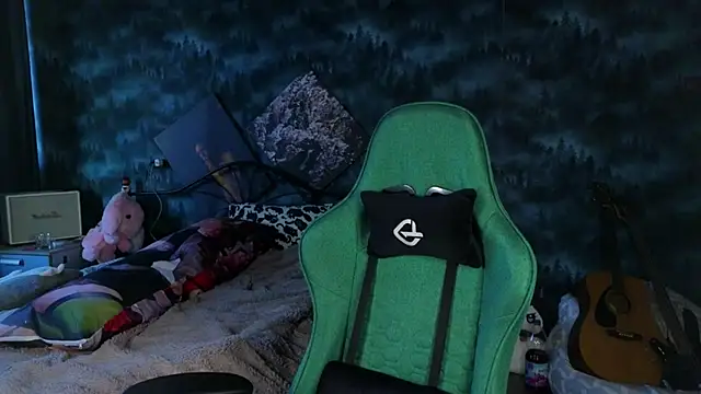 Snapshot of artass2 chatting on November 4, 2025, 1:10 pm artass2 online show from November 4, 2025, 1:10 pm