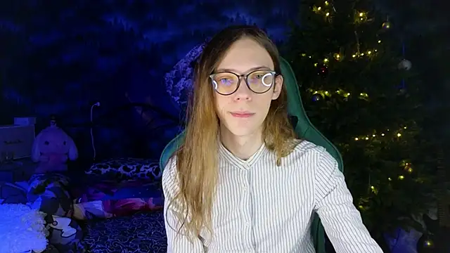 Snapshot of artass2 chatting on December 17, 2025, 1:55 am artass2 online show from December 17, 2025, 1:55 am