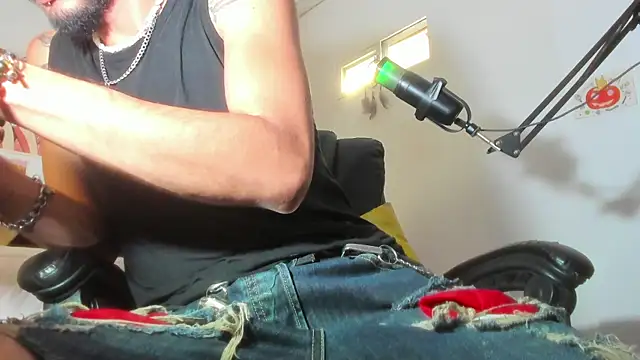 LovexJuxn  online show from November 11, 2025, 12:16 pm