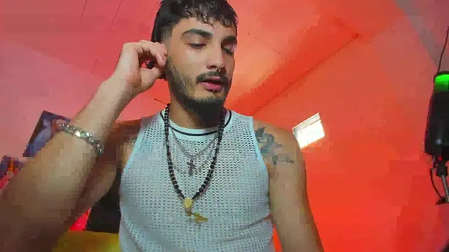 LovexJuxn  online show from December 18, 2025, 3:29 pm