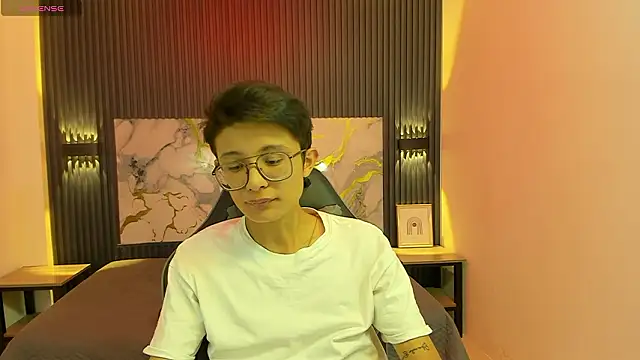 SantiagoRusso18 online show from January 31, 2026, 8:07 pm