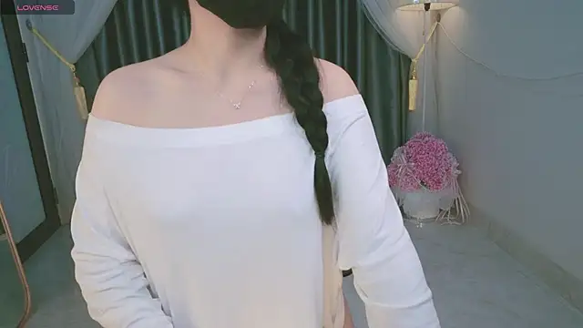 Snapshot of miu_iu24 chatting on November 2, 2025, 2:03 am miu iu24 online show from November 2, 2025, 2:03 am