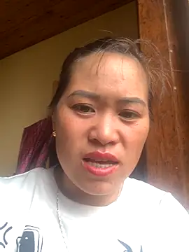 tuyetnhi-00 online show from September 10, 2025, 3:06 am