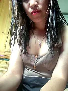 tuyetnhi-00 online show from September 15, 2025, 2:55 am