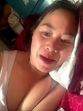 tuyetnhi-00 online show from September 17, 2025, 5:09 am