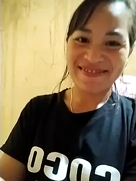 tuyetnhi-00 online show from October 8, 2025, 4:32 am