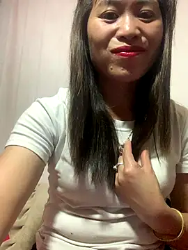 tuyetnhi-00 online show from October 13, 2025, 1:33 pm