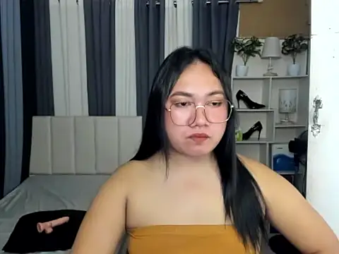 TsUncutKaren online show from March 7, 2026, 6:21 am