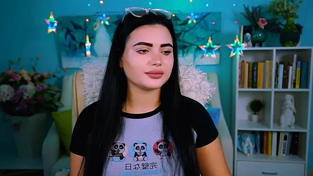 NaomiWilsons online show from November 11, 2025, 1:44 pm