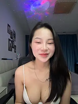 -Xu-ka- online show from November 4, 2025, 2:05 pm