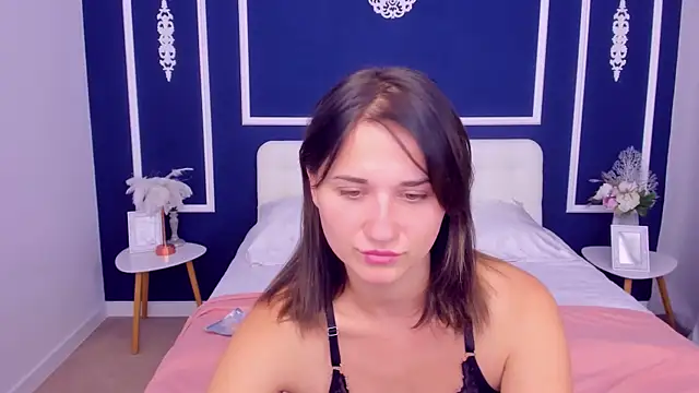 Snapshot of VivienSquare chatting on September 14, 2025, 7:29 am VivienSquare online show from September 14, 2025, 7:29 am