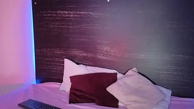 Snapshot of sharlot24 chatting on November 6, 2025, 12:22 am sharlot24 online show from November 6, 2025, 12:22 am