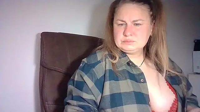 Snapshot of MartaXLove chatting on September 23, 2025, 5:27 pm MartaXLove online show from September 23, 2025, 5:27 pm