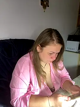 Snapshot of MartaXLove chatting on September 25, 2025, 5:05 pm MartaXLove online show from September 25, 2025, 5:05 pm