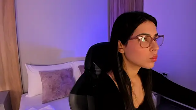 desireee  online show from November 4, 2025, 12:15 pm