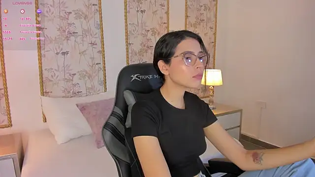 Snapshot of desireee_ chatting on January 10, 2026, 12:07 pm desireee online show from January 10, 2026, 12:07 pm