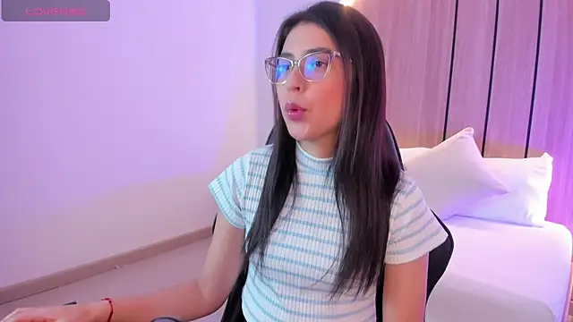 Snapshot of desireee_ chatting on February 7, 2026, 12:20 pm desireee online show from February 7, 2026, 12:20 pm