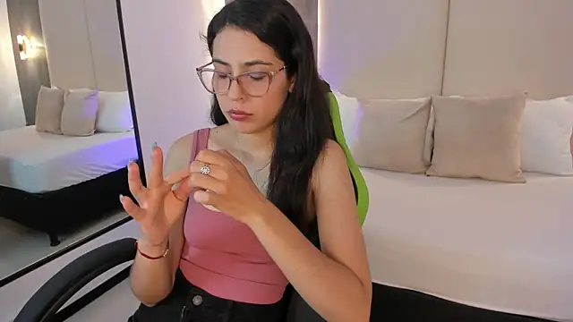 Snapshot of desireee_ chatting on February 18, 2026, 12:45 pm desireee online show from February 18, 2026, 12:45 pm