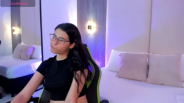 Snapshot of desireee_ chatting on February 28, 2026, 12:17 pm desireee online show from February 28, 2026, 12:17 pm