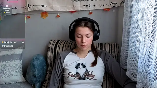 CutieAnny online show from November 24, 2025, 4:45 am