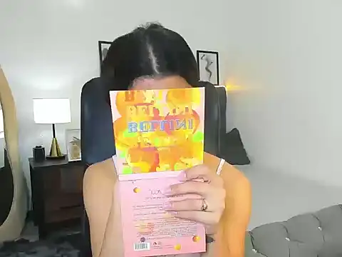 CassieSommereux online show from October 8, 2025, 5:16 am