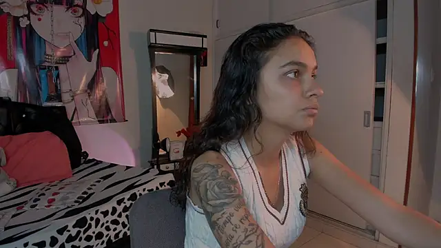 Snapshot of Skylovershot chatting on October 20, 2025, 1:33 pm Skylovershot online show from October 20, 2025, 1:33 pm