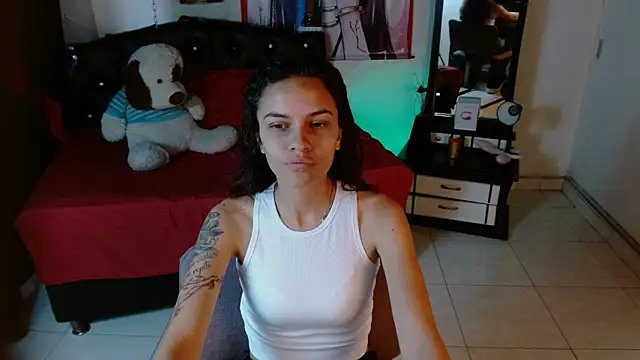 Snapshot of Skylovershot chatting on November 4, 2025, 7:24 pm Skylovershot online show from November 4, 2025, 7:24 pm