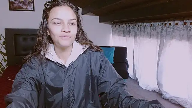 Snapshot of Skylovershot chatting on November 7, 2025, 1:11 pm Skylovershot online show from November 7, 2025, 1:11 pm