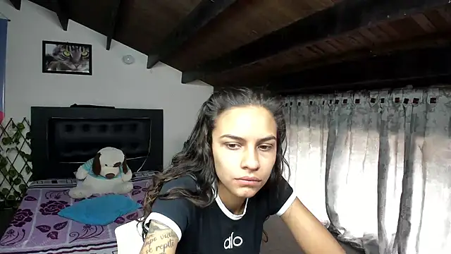 Snapshot of Skylovershot chatting on November 14, 2025, 1:43 pm Skylovershot online show from November 14, 2025, 1:43 pm