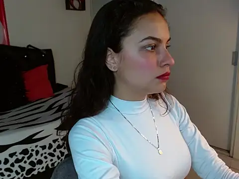 Snapshot of Skylovershot chatting on November 18, 2025, 2:43 pm Skylovershot online show from November 18, 2025, 2:43 pm