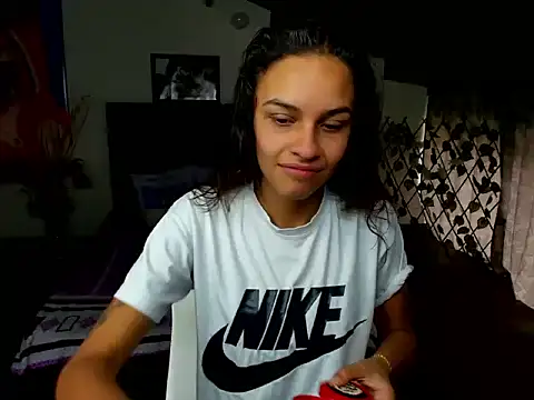 Snapshot of Skylovershot chatting on December 2, 2025, 1:39 pm Skylovershot online show from December 2, 2025, 1:39 pm