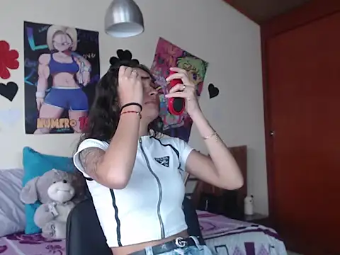 Snapshot of Skylovershot chatting on December 20, 2025, 1:40 pm Skylovershot online show from December 20, 2025, 1:40 pm