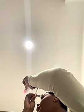 zaracollins01 online show from November 10, 2025, 2:05 pm