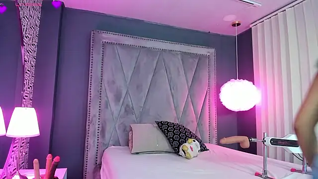 Manelyk evanss  online show from February 14, 2026, 2:58 pm