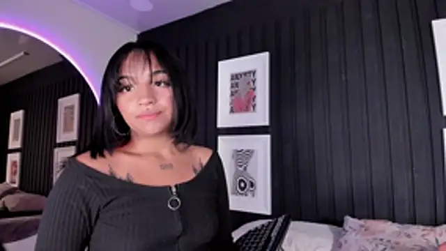 Manelyk evanss  online show from March 17, 2026, 5:49 pm