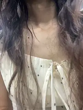  Rin hot online show from December 3, 2025, 1:31 pm