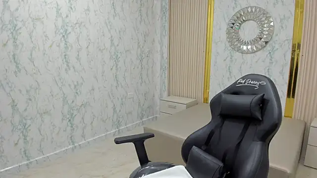 Snapshot of KatyBlondee chatting on November 17, 2025, 3:12 am KatyBlondee online show from November 17, 2025, 3:12 am